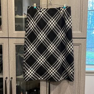 100% wool, size 8, Jones NY, fully lined, knee length skirt